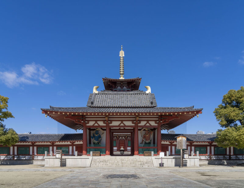 Middle Gate
(Chūmon)